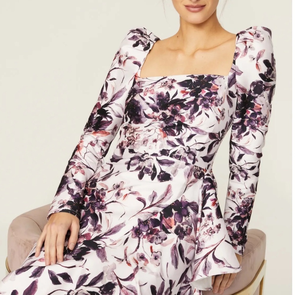 Badgley Mischka
Floral Flounce Hem Gown